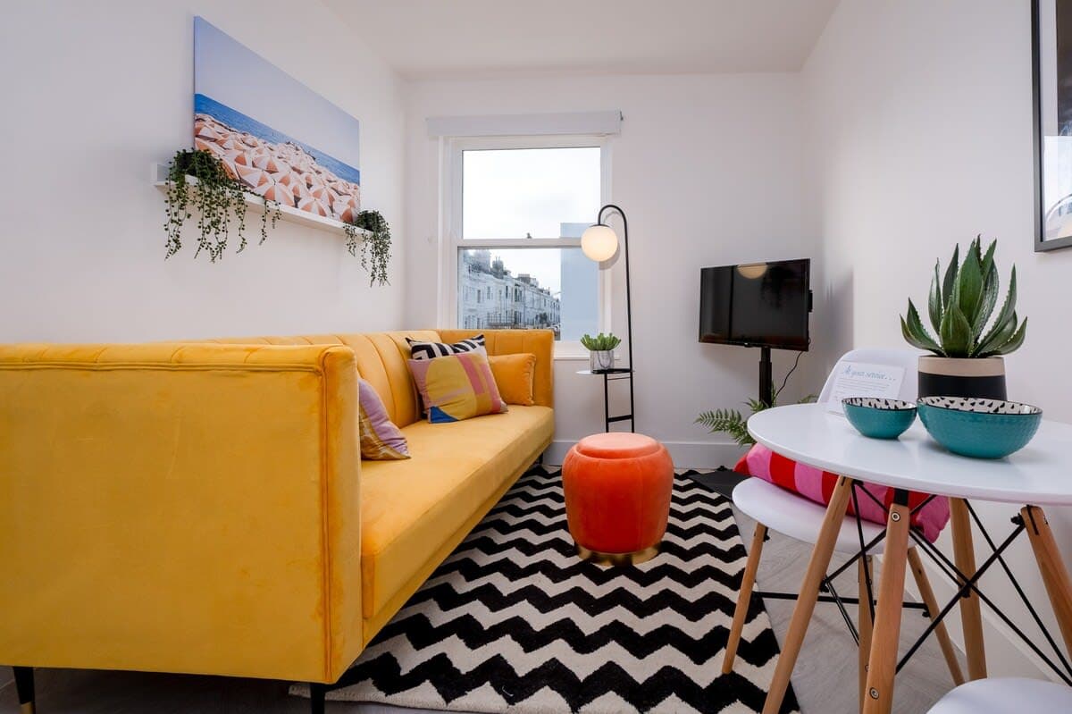 Host & Stay | Good Vibes at Buckingham  — photo 2