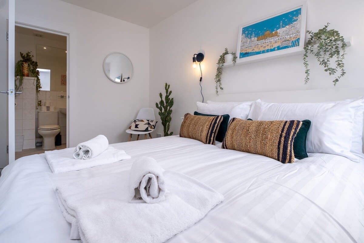 Host & Stay | Good Vibes at Buckingham  — photo 6