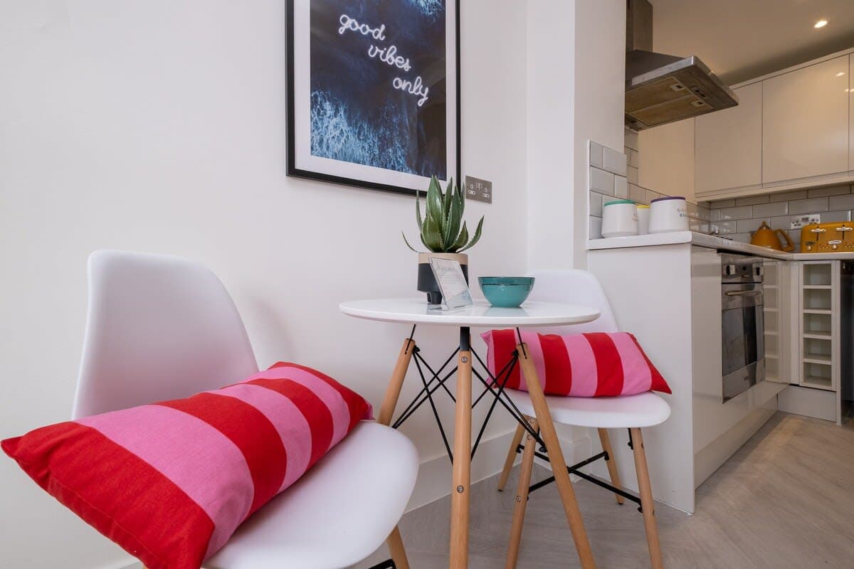 Host & Stay | Good Vibes at Buckingham  — photo 8