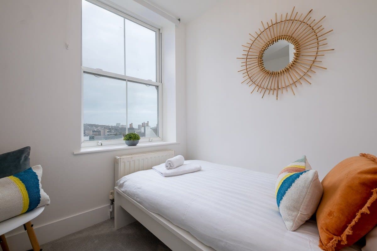 Host & Stay | Good Vibes at Buckingham  — photo 3