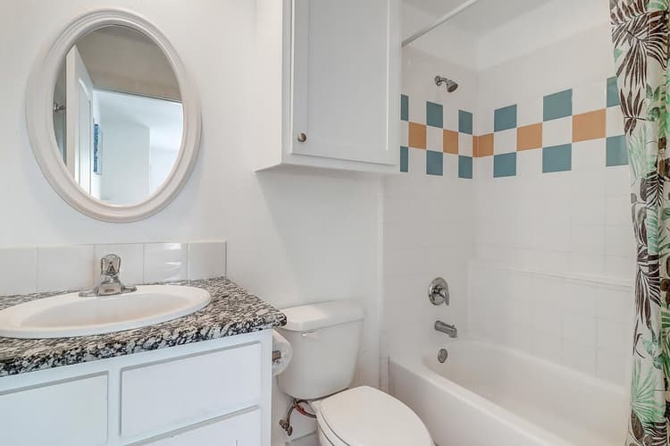 Full Bathroom 1