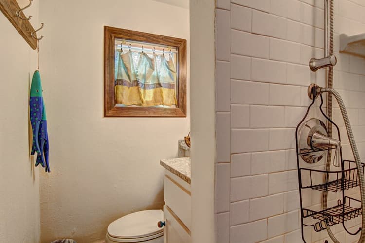 Full Bathroom 1