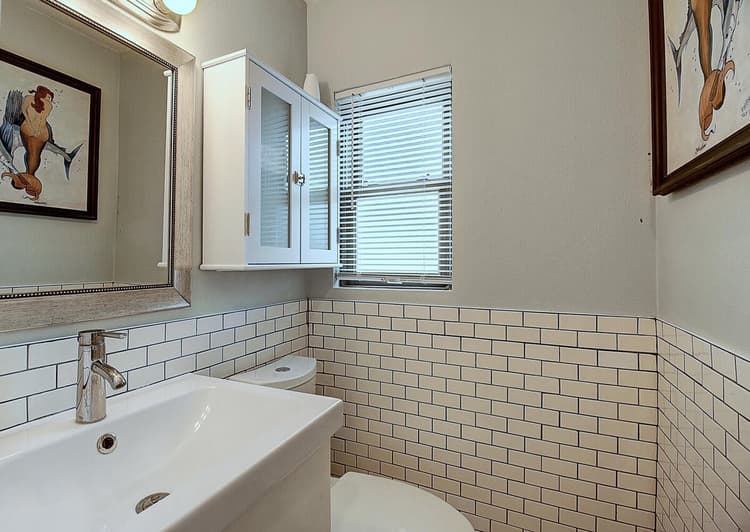 Full Bathroom 1