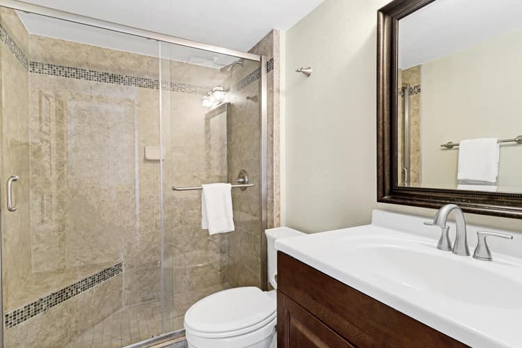 Full Bathroom 2