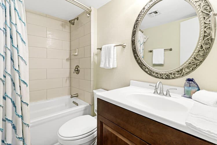 Full Bathroom 1