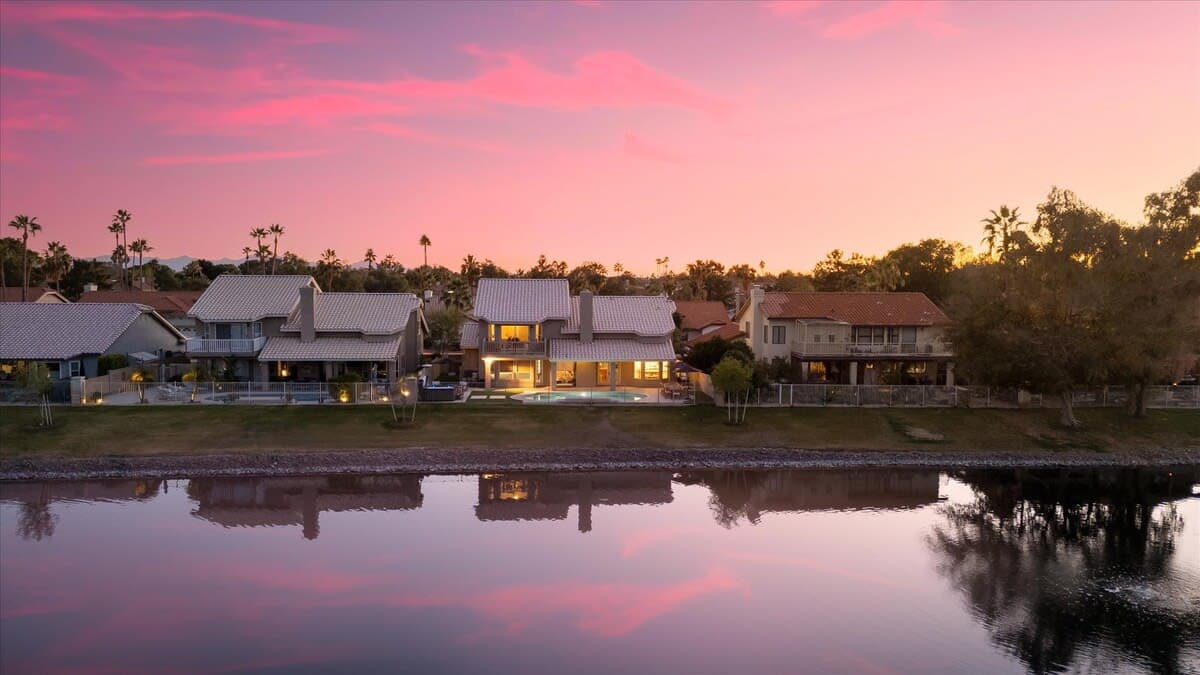Lakeside 5BR Retreat | Pool & Hot Tub — photo 5