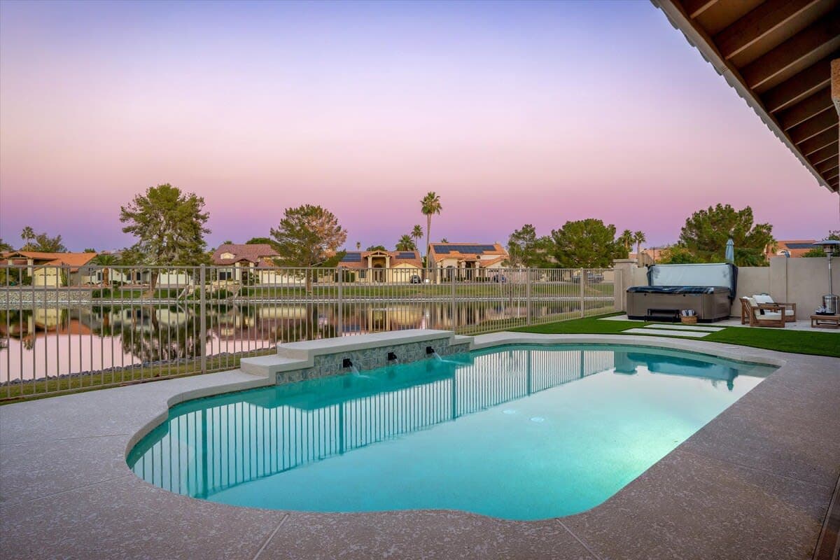 Lakeside 5BR Retreat | Pool & Hot Tub — photo 7
