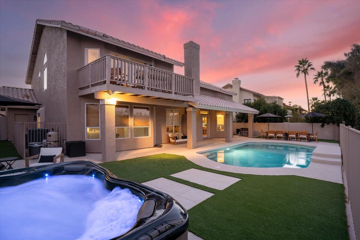 Lakeside 5BR Retreat | Pool & Hot Tub — photo 4