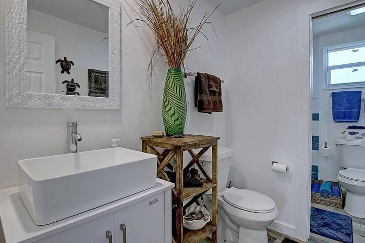 Full Bathroom 2