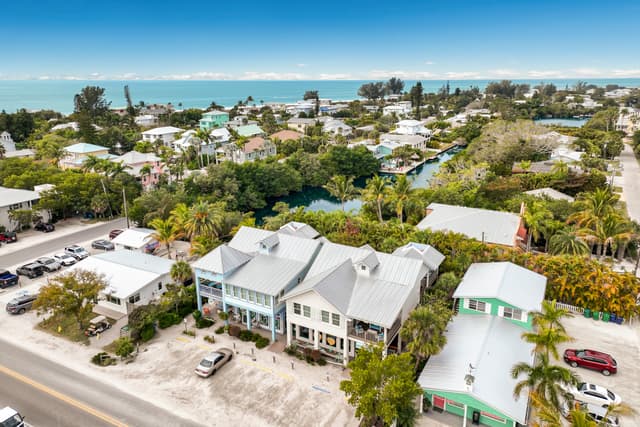 Social Nest by Anna Maria Island Accommodations