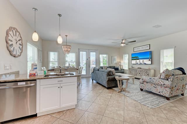 Social Living Zone - Anna Maria Island Locals