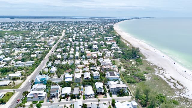 Gulf Shore Cottage by Anna Maria Island Accommodations
