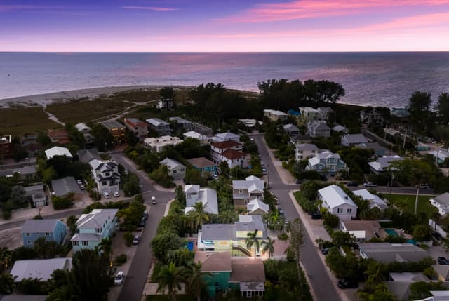 Entire Residence Surroundings View