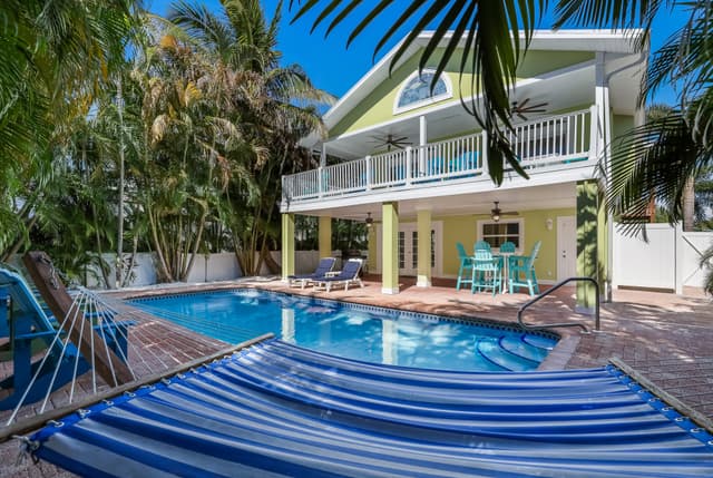 Private Pool Lounge Area
