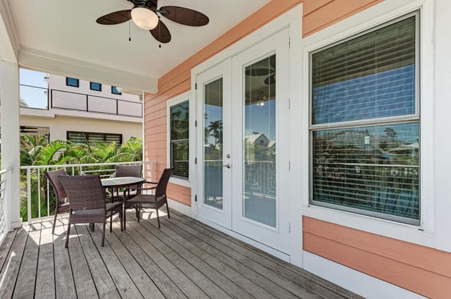 Open-Air Flowing Doorway - Anna Maria Island Locals