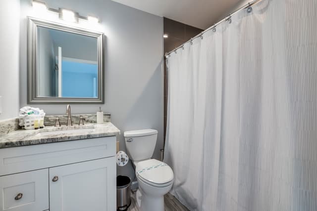 Private Suite - Bathroom