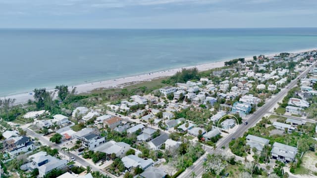 Gulf Shore Cottage by Anna Maria Island Accommodations
