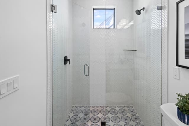 Sixth Bedroom, Ensuite
