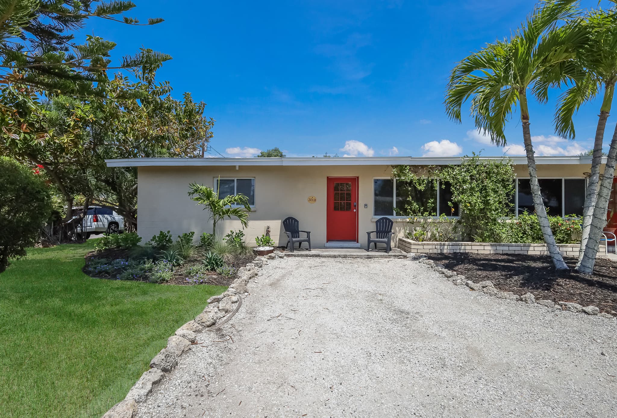 Bo's Beach Bungalow — photo 3