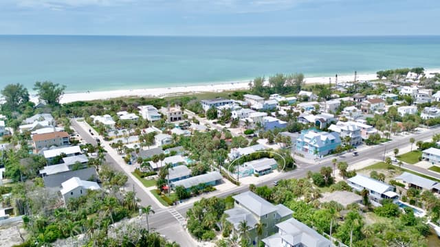 Gulf Shore Cottage by Anna Maria Island Accommodations
