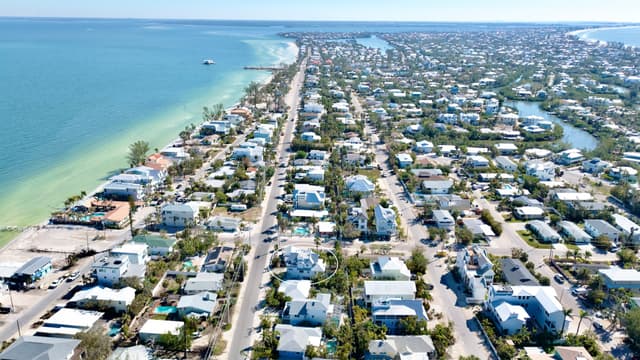 Coconut Breeze Estate by Anna Maria Island Accommodations