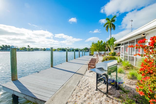Waterfront Deck, Outdoor Grill