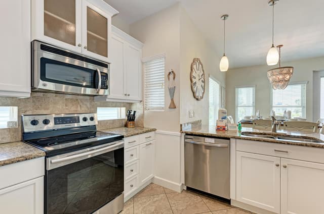 Fully-Equipped Kitchen - Anna Maria Island Locals