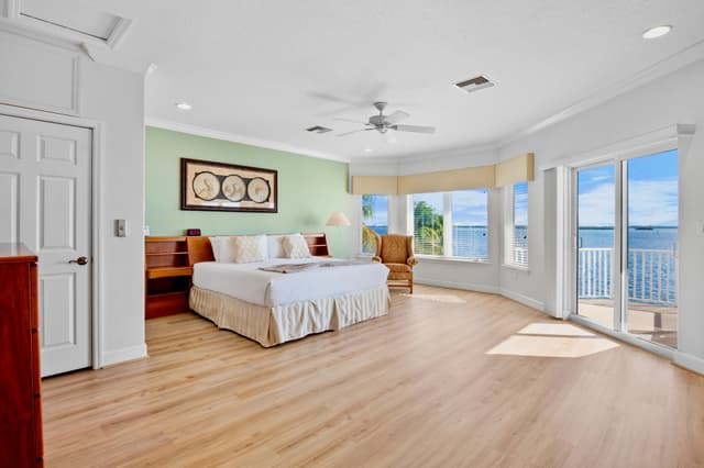 Primary Bedroom, King bed