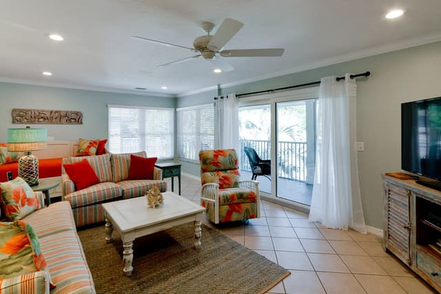 Living Room/Deck