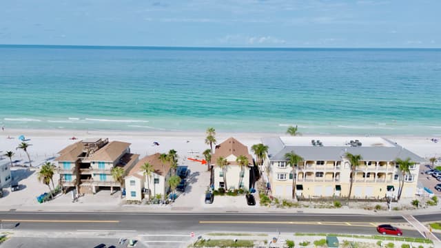 Captain Ron's Beach Pad by Anna Maria Island Accommodations