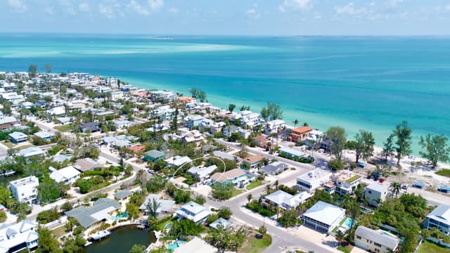 Prime Location Close to Beach