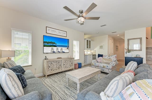 Living Area - Anna Maria Island Locals
