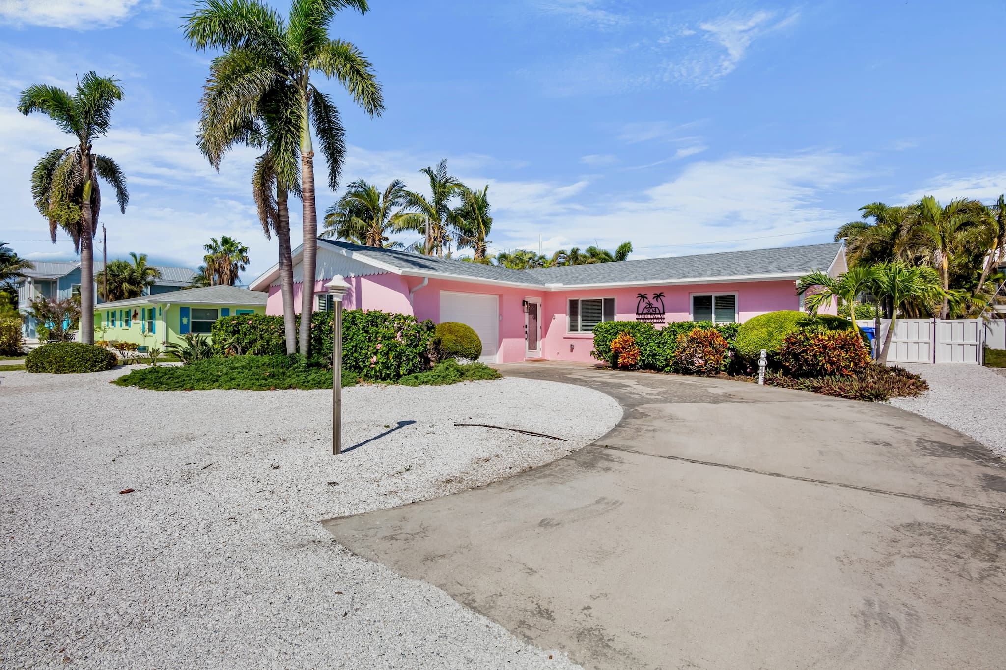 Pink Palm Bungalow — photo 8