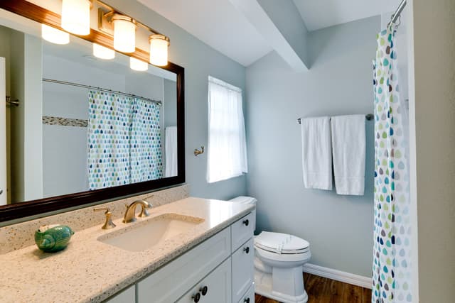 Second En-suite Bathroom