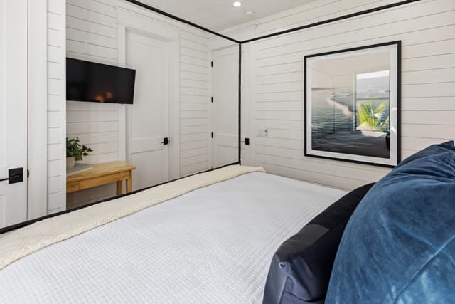 Second Bedroom, King