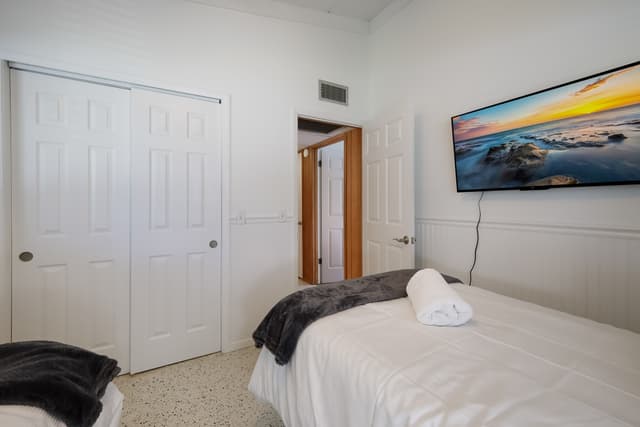 Second Bedroom - Two Twins