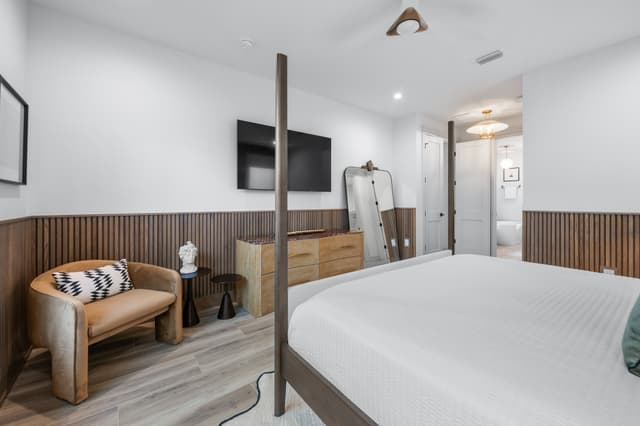 Primary Bedroom, King