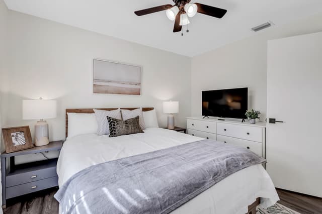 Second Bedroom - Queen