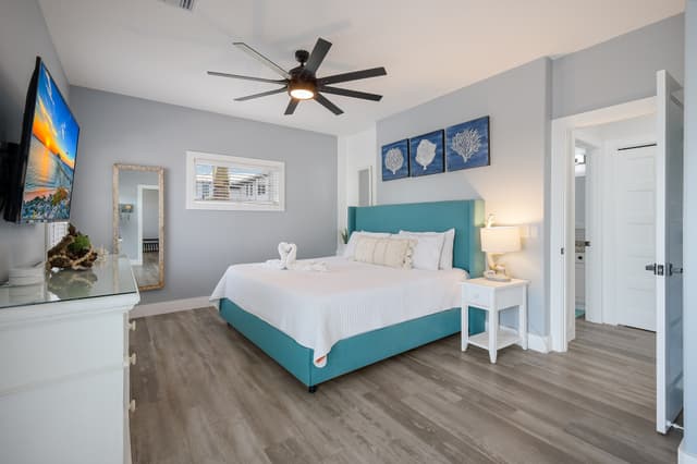Second Bedroom - King