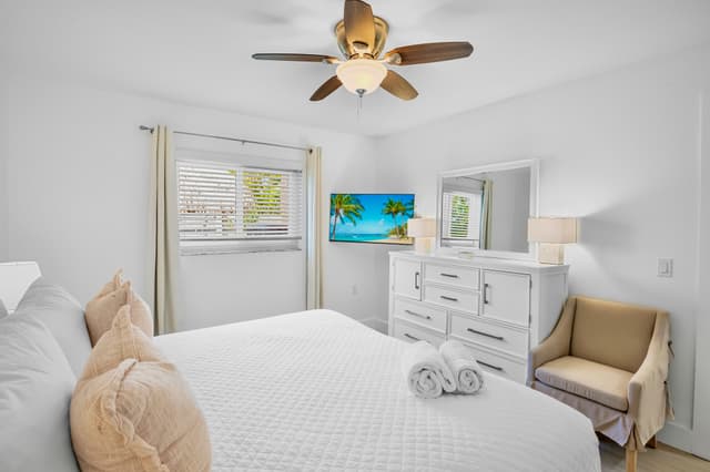 Second Bedroom, King