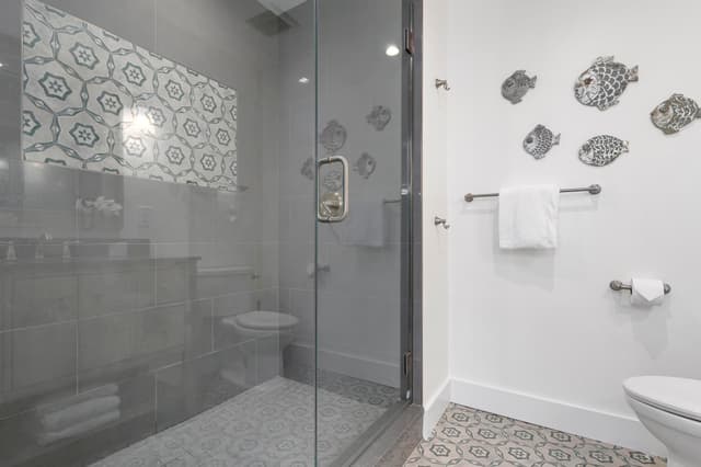Primary En-suite Bathroom