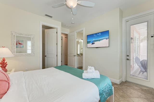 Bedroom Space - Anna Maria Island Locals