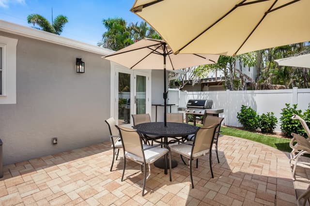 Outdoor Dining Area, Outdoor Grill