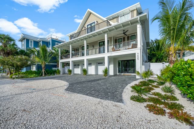 Spacious Garage