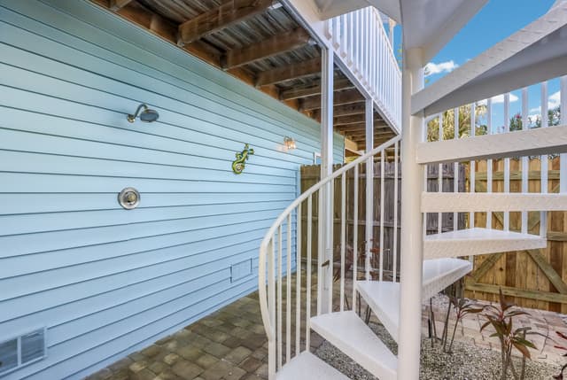 Round Stairs Feature