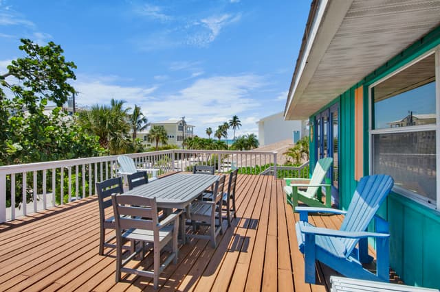 Spacious table outdoors for 6
