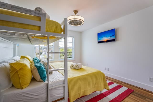 Third Bedroom - Twin/King Bunk