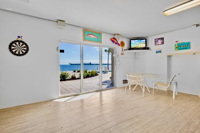 White Pelican House by Anna Maria Island Accommodations