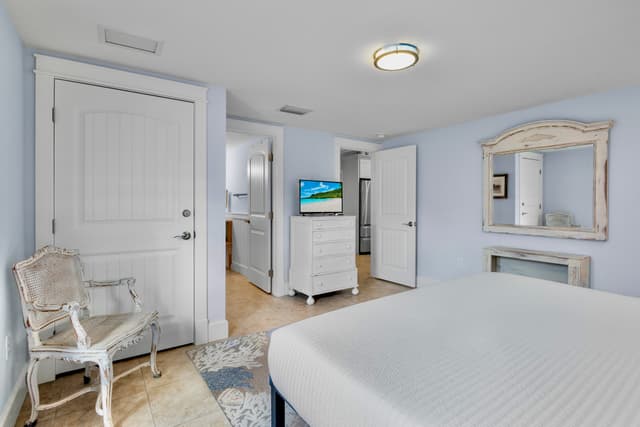 Primary Bedroom, King bed