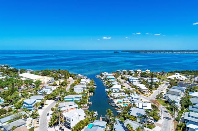 High view of the location - Anna Maria Island Locals